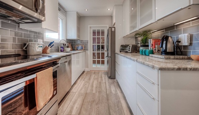 Executive 3 Bedroom Suite in the Heart of Waterloo