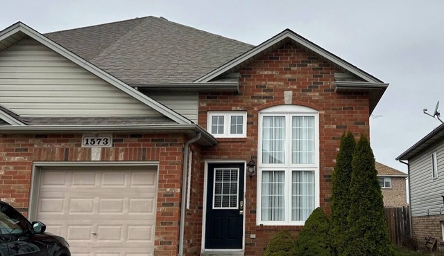 Executive basement suite in the heart of Tecumseh