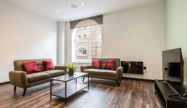 Fabulous 2 Bed Apartment in the Heart of Hull