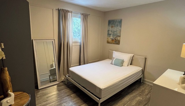 Fabulous 3 bedroom in Whitby. Main level.