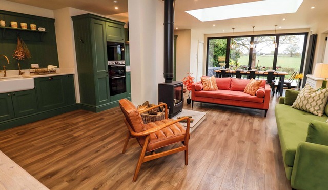 FAIRVIEW, pet friendly, with open fire in Darsham