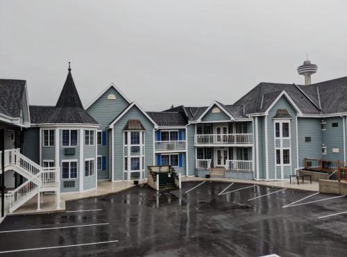 Falls Lodge & Suites