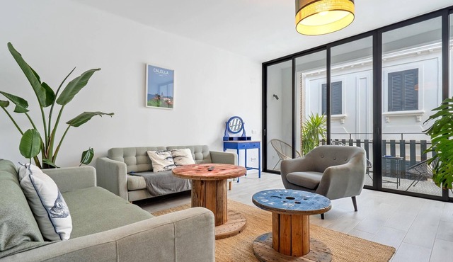 Family apartment on the beach 400m train