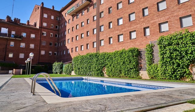 Family Apartment with Parking and Pool