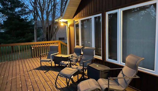 Family Cottage with a hot tub & heated pool minutes to Highland Trails & Marina
