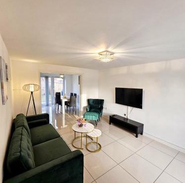 Family Friendly Modern 4Bd House