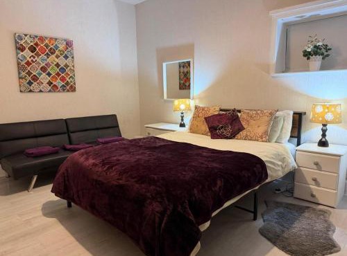 Family - Parking - Garden- WiFi - Sleeps 4