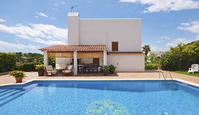 Family Villa with Private Pool, Near Beach