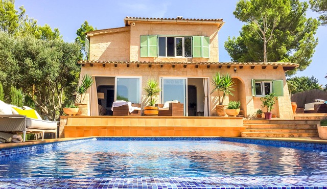 Family Villa with Infinity Pool in Santa Ponsa