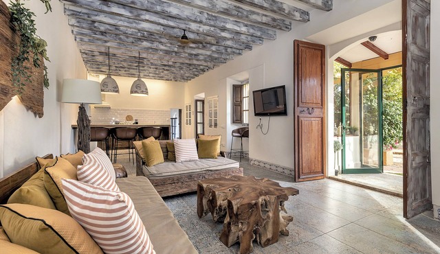 Family villa with private pool near Palma, ideal for groups of up to 10 people