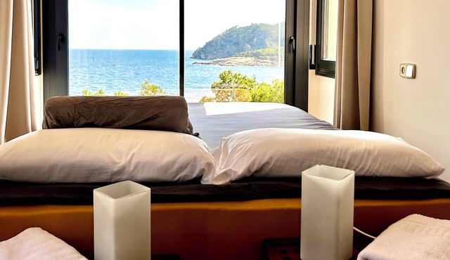 Fantastic pet-friendly villa with direct access to the sea