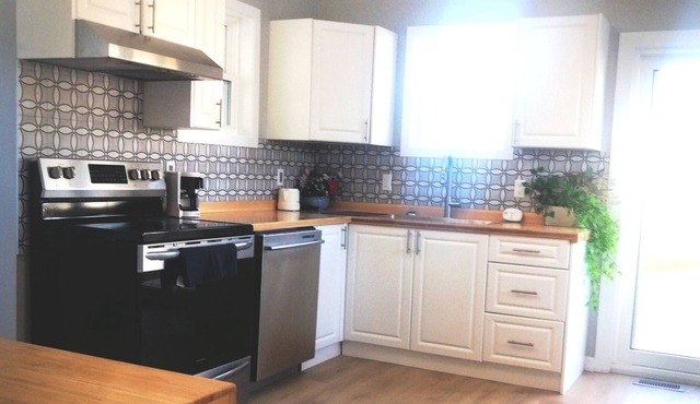 Fantastic renovated whole house near the border