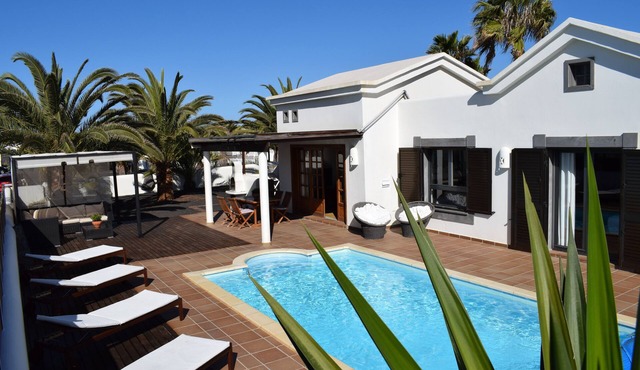 Fantastic villa with completely private pool, with high wall. Free wifi