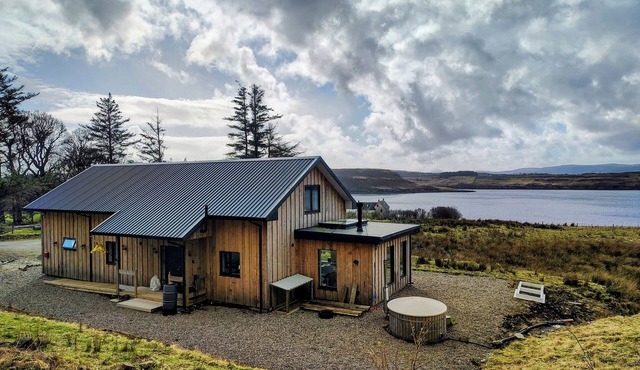 FAODAIL HOUSE, pet friendly, country holiday cottage in Uig