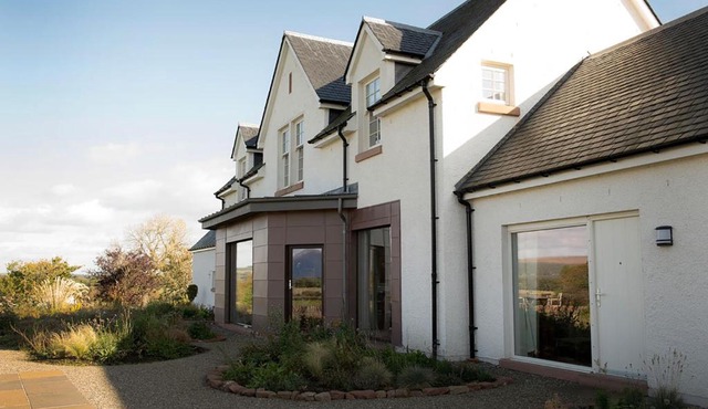 Farmhouse with Loch Views