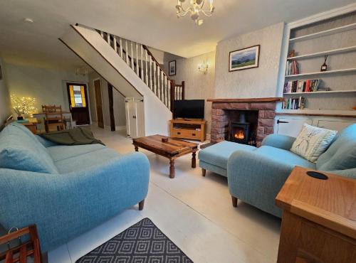 Feather Bed Cottage - Dog Friendly Lakeland Retreat with Log Burner & Garden