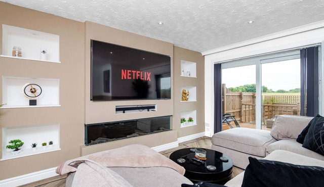 Fife Coast Stay with Parking & Garden in Rosyth - WiFi