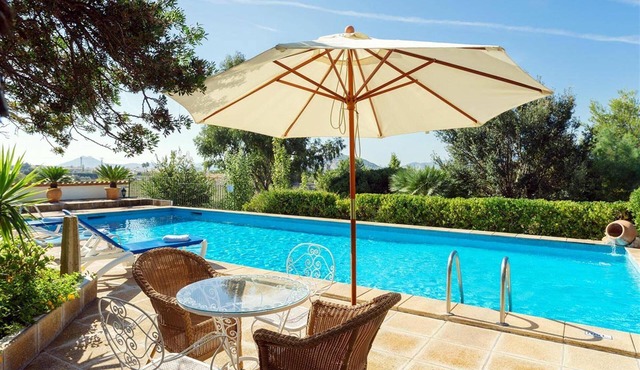 Finca in a fantastic location with stunning views and large pool