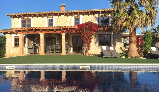 Finca Lorenzo, stylish, large pool 4,5x14m, 5min to the beach, Wifi, air conditioning