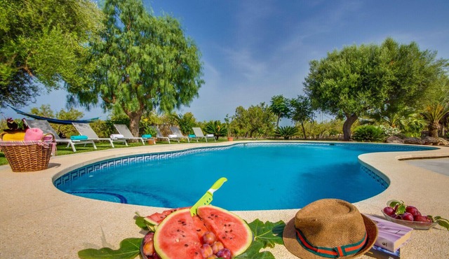Finca Vernissa next to Can Picafort private pool