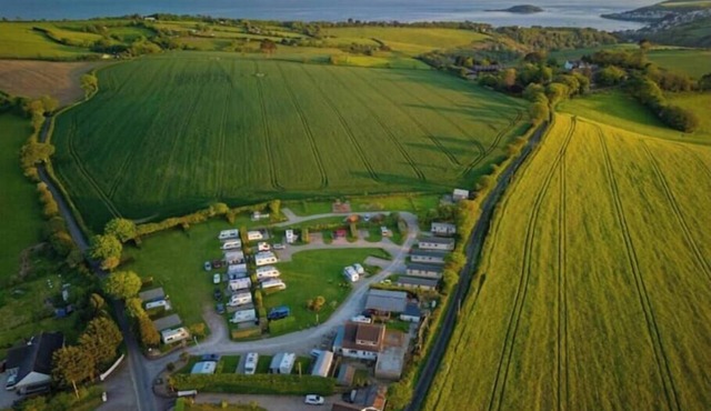 Flamank – Cosy Countryside Caravan | Dog-Friendly Escape near Looe