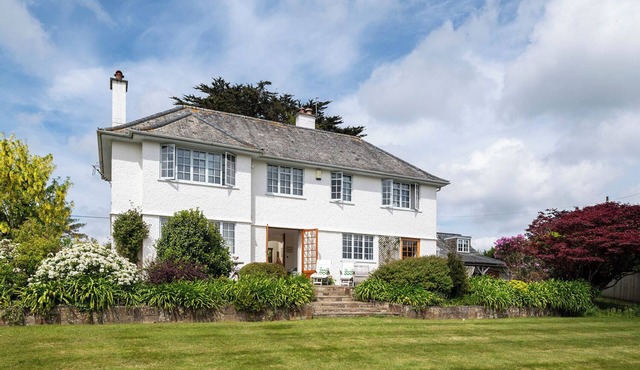 Four bedroom house close to Helford River