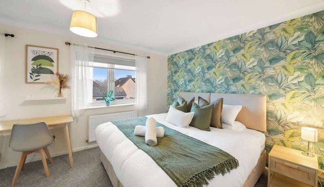 FREE Parking, 3 Bed House, Perfect for Work Stays