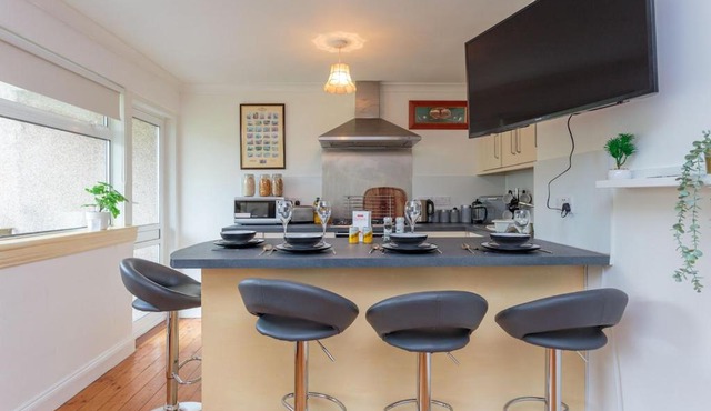 Free Parking - City Centre - 3 Bedrooms - 5 Guests