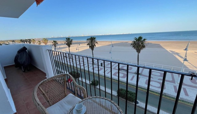 Front line beach apartment in Puerto de Santa María (Cádiz)