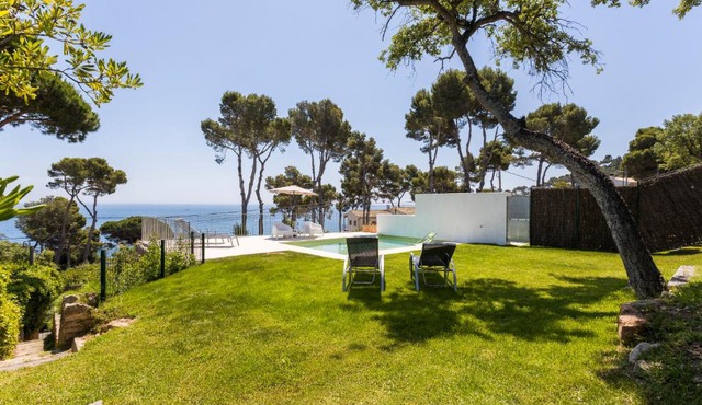 Frontline Sea Villa with Private Pool in Calella - POPETA