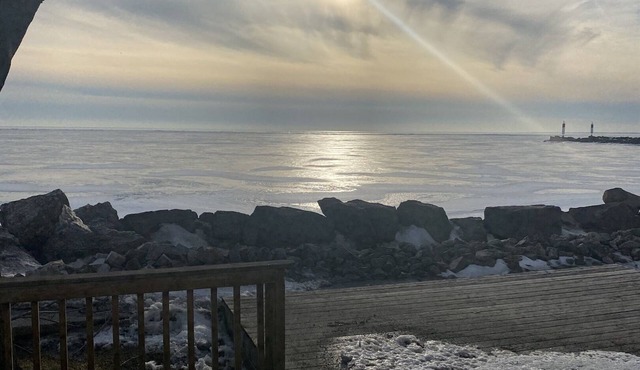 Full House and Guest House: All On the Rocks