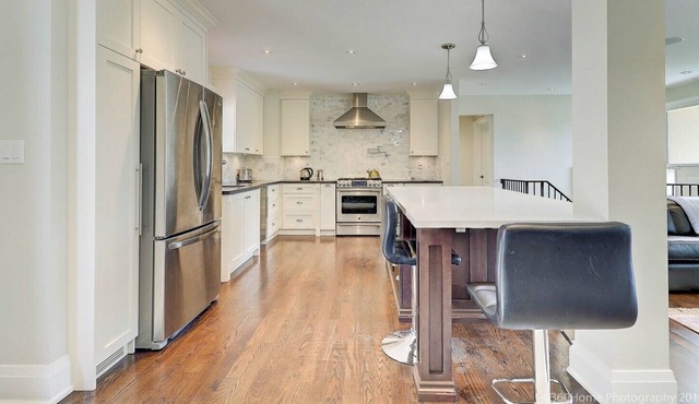 Full House Beautiful 15 Minutes from Downtown