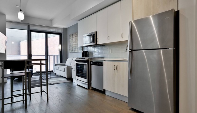 Furnished Monthly Rental - 1 Bdrm 1bath & Office - Pet Friendly