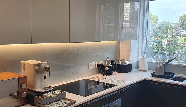 Garland Modern 3 Bedroom House, Westfield-Stratford With Parking