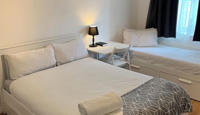 Gated 2bed room- 6guests -3beds-by Canary Wharf with free parking