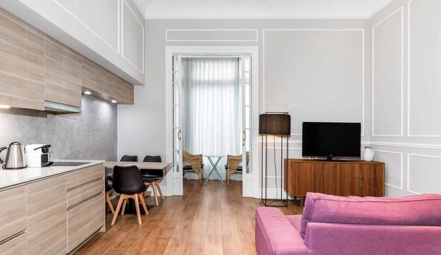 Gaudi Style apartment Barcelona