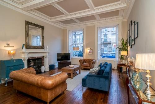 Georgian Elegance with Patio Garden West End - Pass the Keys