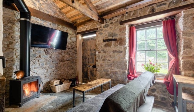 Georgian Studio Flat,Cornwall,Log Burner/no cleaning fee.