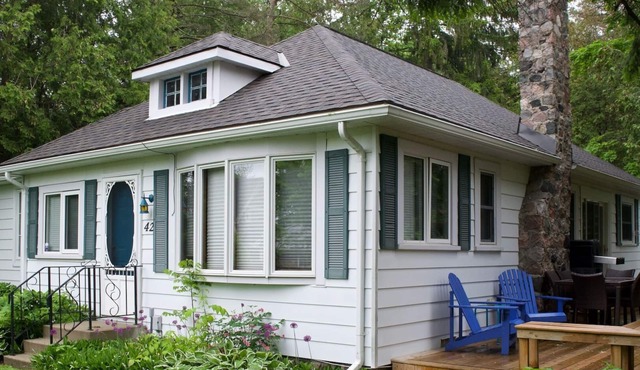 Glass Tile Cottage: Classic Bayfield Cottage Across The Road From The Lake!