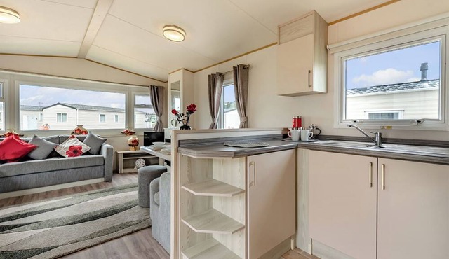 Gold Caravan with parking & sea view