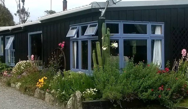 Gorgeous Getaway Cottage along the Coastline of Westport, New Zealand