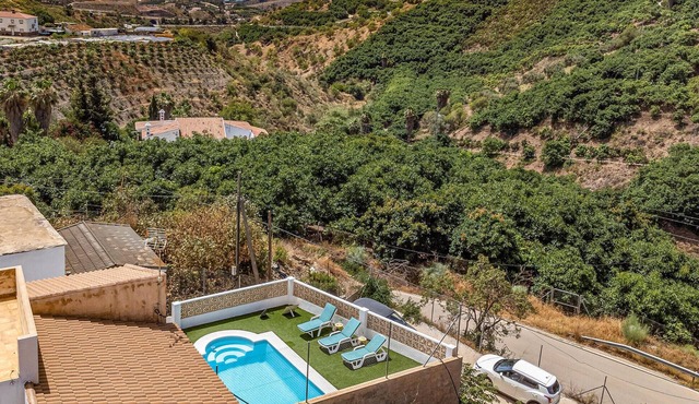 Gorgeous home in Cajiz