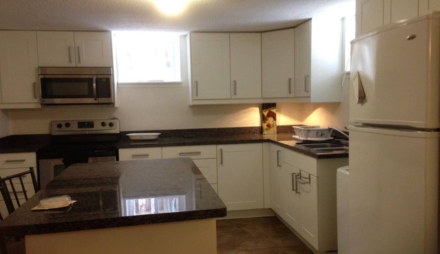 Gorgeous large two bedroom apartment on Britannia Beach!