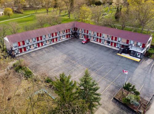 Grand Persepolis Inn