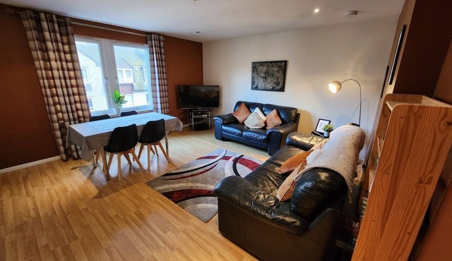 Granite Getaways - Large Flat with Free Parking
