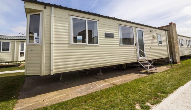 Great 6 berth caravan for hire at Naze Marine in Essex ref 17120P