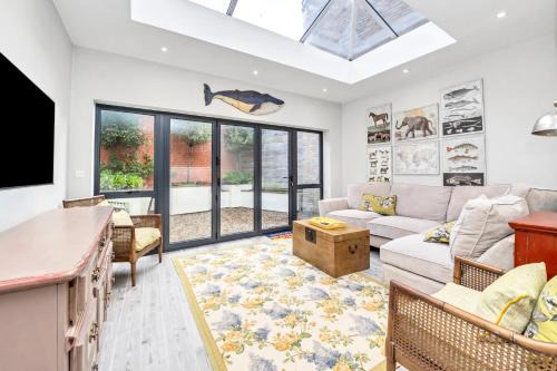 GROUND floor apartment no steps 119 Northgate St luxury 2 bedroom apartment close to the town centre with paid parking close by