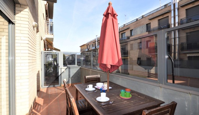 Ground Floor Apartment with Garden, Pool, A/C, BBQ, Near Beach