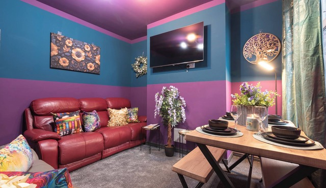Group Stay 4BR | TVs in All Rooms | Newland Ave