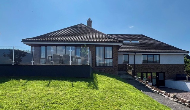 Guest Suite 10 mins from NC500 route! Private guest entrance En-suite Room only